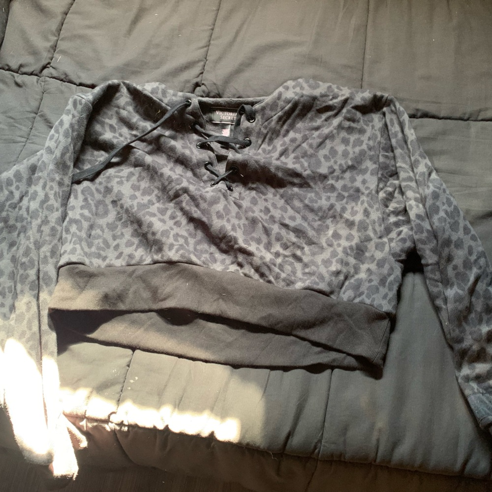 Cropped Cheetah sweater